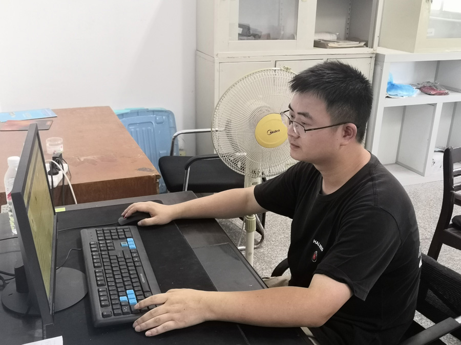 2022年度腾博tengbo9885官网医药优异科技斗争者——雷智斌